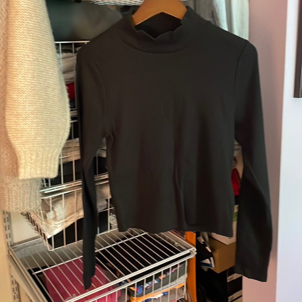 Abercrombie & Fitch Soft A&F Ribbed Mini Turtleneck Crop Top
